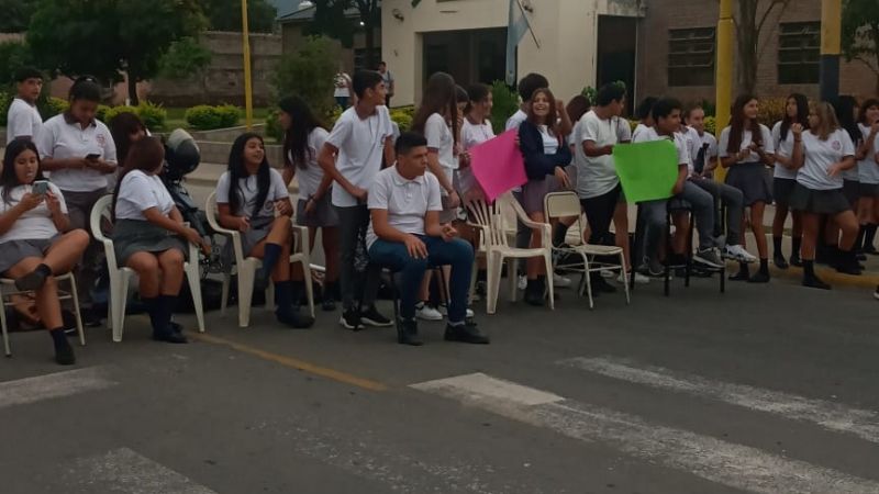 Tomaron la escuela Estanislao Maldones en Piedra Blanca