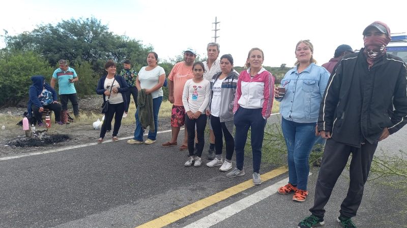 Alumnos de Pajonal, Siján, Bañado de Ovanta, tomaron escuelas