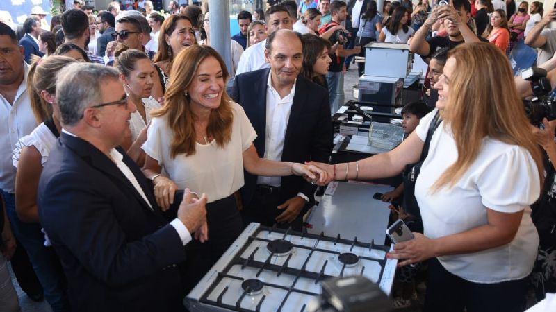 Entrega de herramientas para emprendedores de la Capital