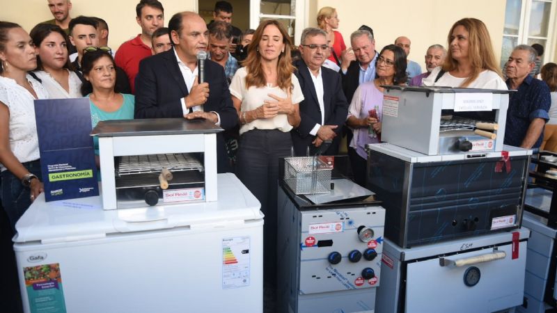 Entrega de herramientas para emprendedores de la Capital