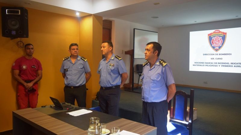 Bomberos de la Policía iniciaron una capacitación