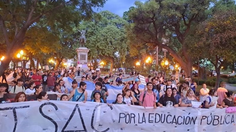 Masiva marcha de alumnos