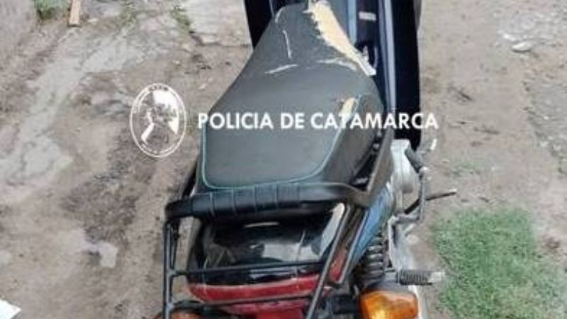 En un registro domiciliario recuperan una moto