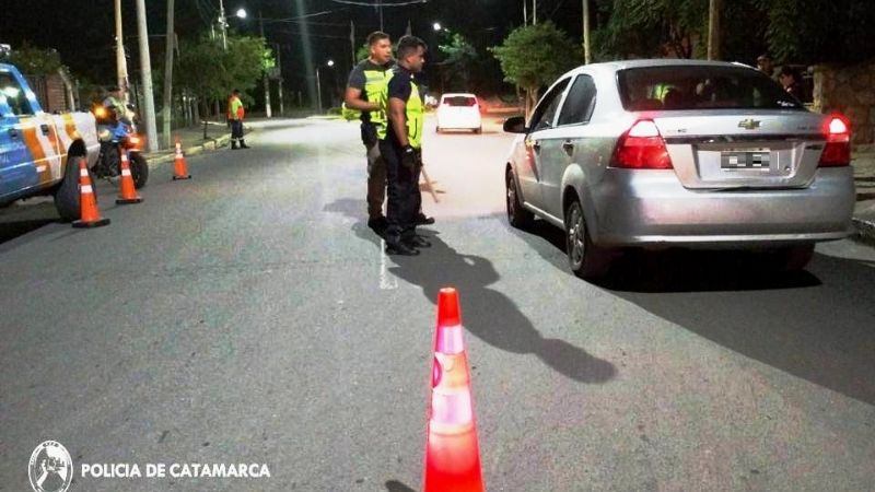 Secuestran 8 vehículos en un control de alcoholemia
