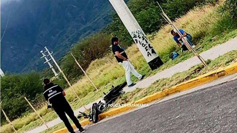 Derrapó con su moto y resultó lesionado