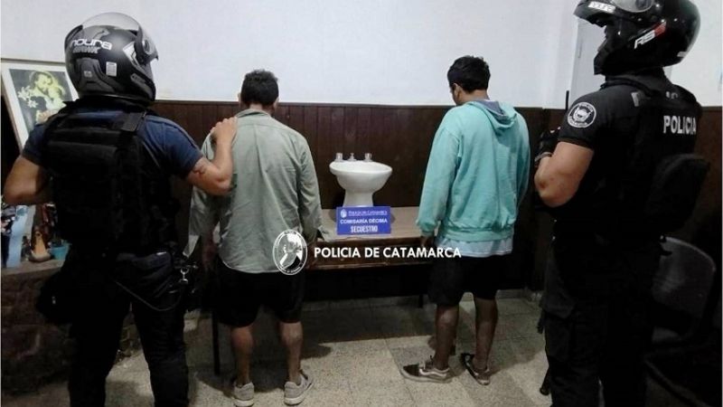 Llevaban un bidet en la moto, que era robado