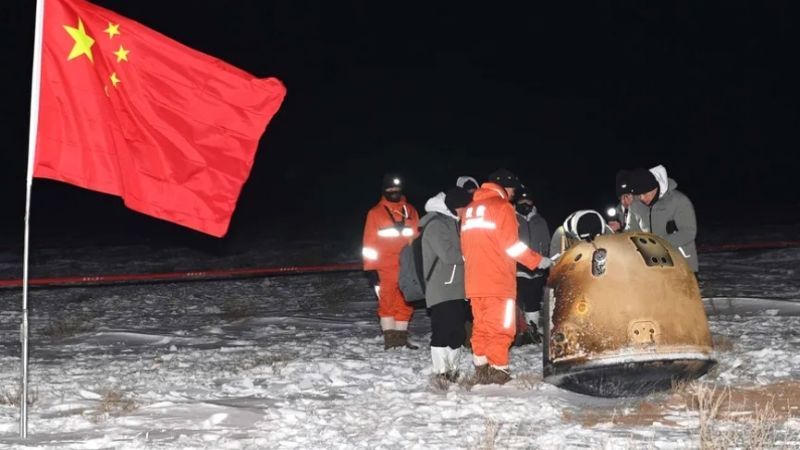 China halla una descomunal reserva de agua en la Luna