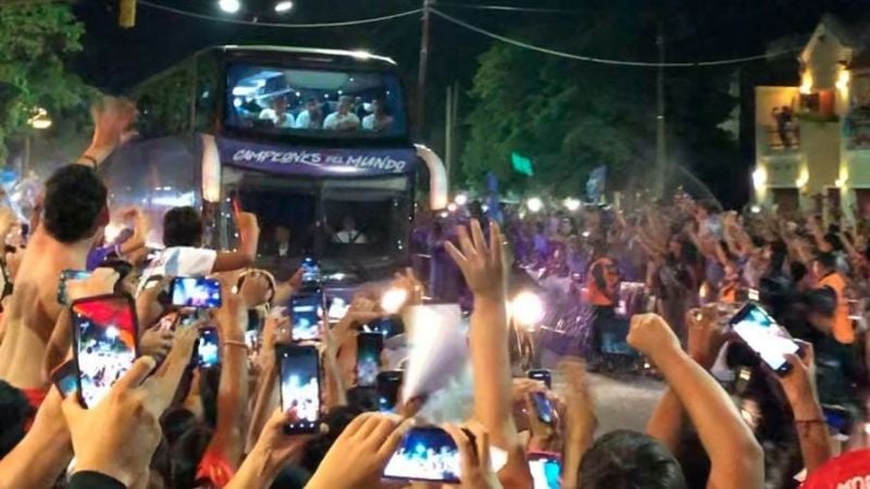 La Selección recibida por el cariño de los santiagueños