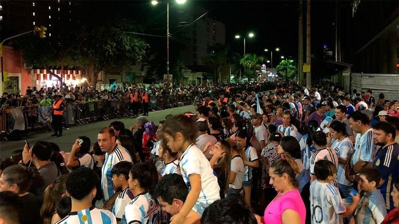 La Selección recibida por el cariño de los santiagueños