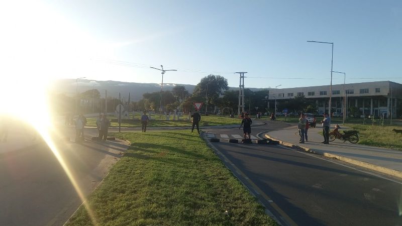 Trabajadores del SOEM de Valle Viejo cortaron avenida