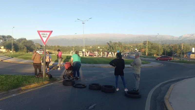 Trabajadores del SOEM de Valle Viejo cortaron avenida