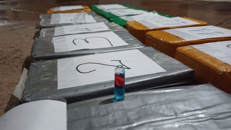 Abandonan una camioneta de alta gama con más de 17 kilos de cocaína