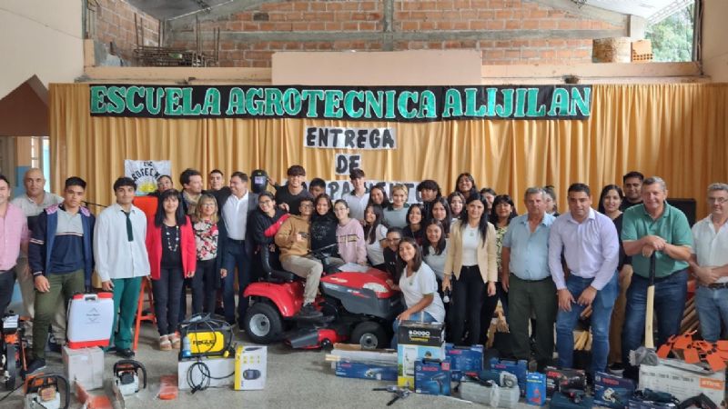 Educación destinó importante cantidad de maquinaria a la Escuela Agrotécnica de Alijilán 