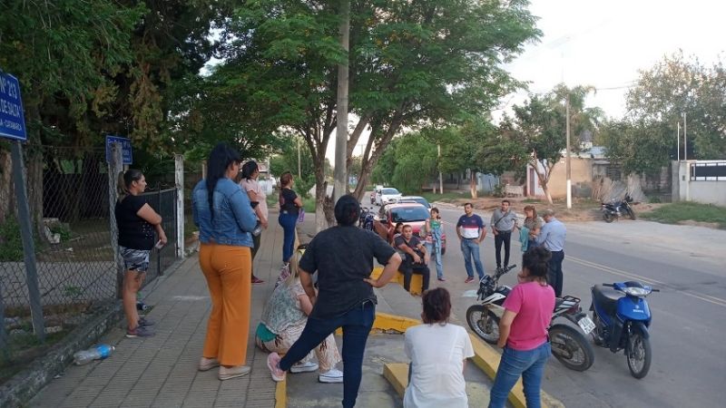 Toman escuela secundaria en San Pedro