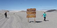 POR ESAS INMENSIDADES caminamos unas 8 horas, para visitar el Campo de Piedra Pómez, en El Peñón, Antofagasta de la Sierra, Catamarca.