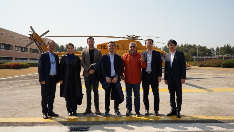 Raúl visitó la planta de POSCO y se reunió con representantes de la estatal KOMIR