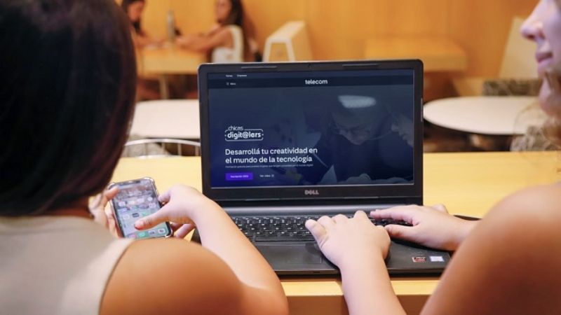 Telecom invita a niñas y adolescentes a iniciarse en el mundo de la tecnología