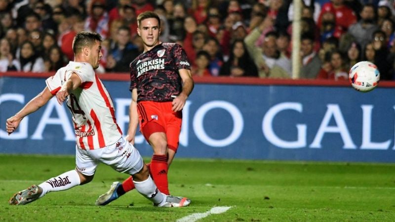 River defiende la punta ante Unión y duelos Rosario-La Plata