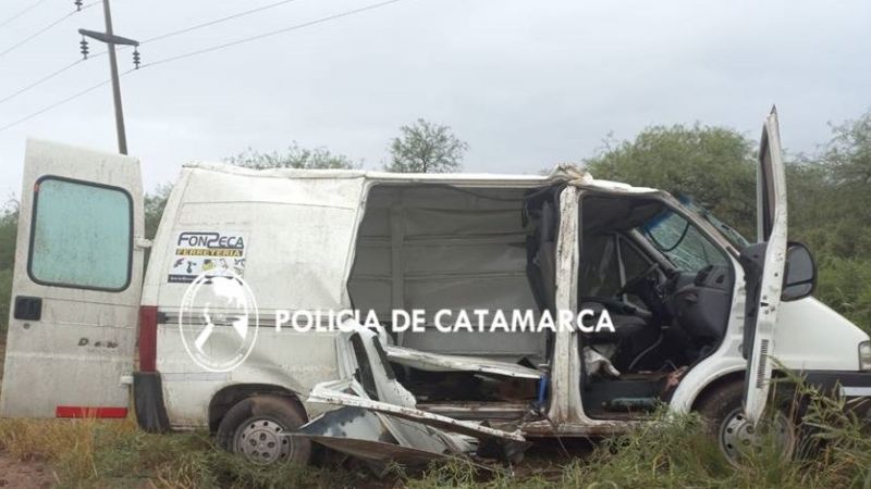 Volcó una combi en Esquiú