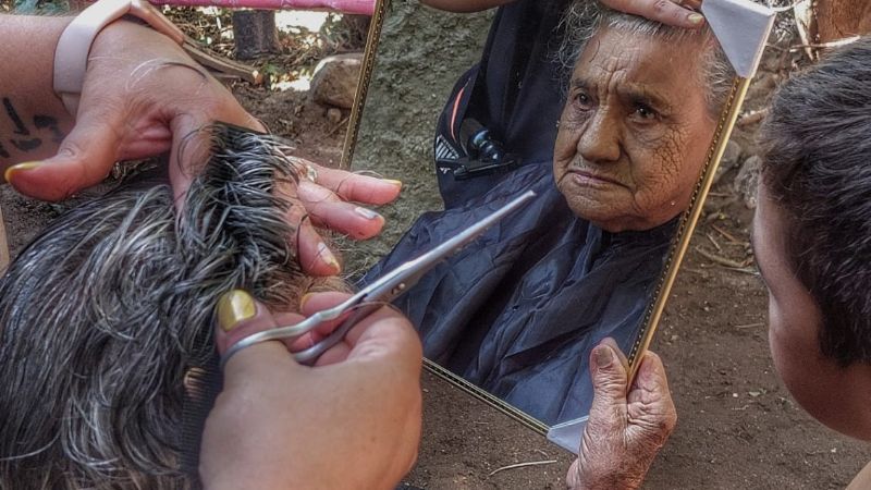 Peluquería gratuita para adultos mayores a domicilio