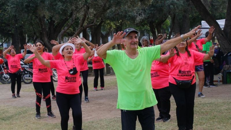 Clases de gimnasia adaptada en distintos centros vecinales