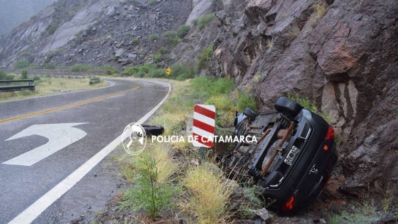 Volcó un auto en Belén