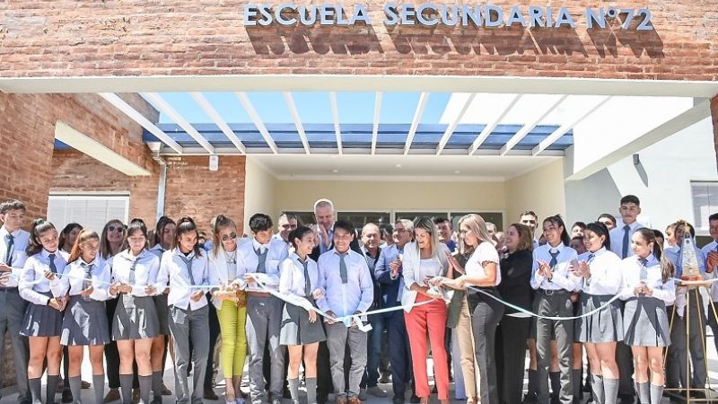 Con presencia del ministro Perczyk, se inauguraron dos establecimientos escolares