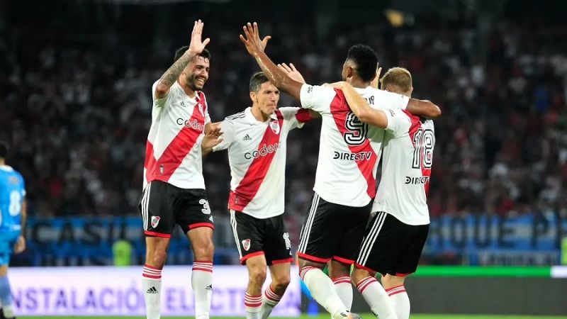River goleó a Racing de Córdoba y está en 16vos.