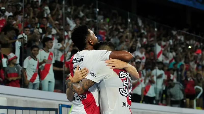 River goleó a Racing de Córdoba y está en 16vos.