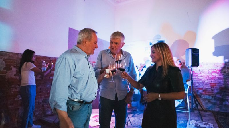 Roxana Paulón presentó el vino La Indómita en SFVC