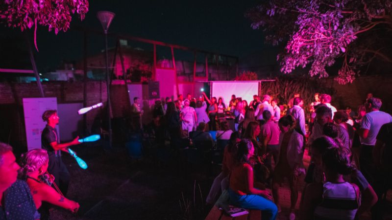 Roxana Paulón presentó el vino La Indómita en SFVC