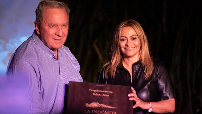 Roxana Paulón presentó el vino La Indómita en SFVC