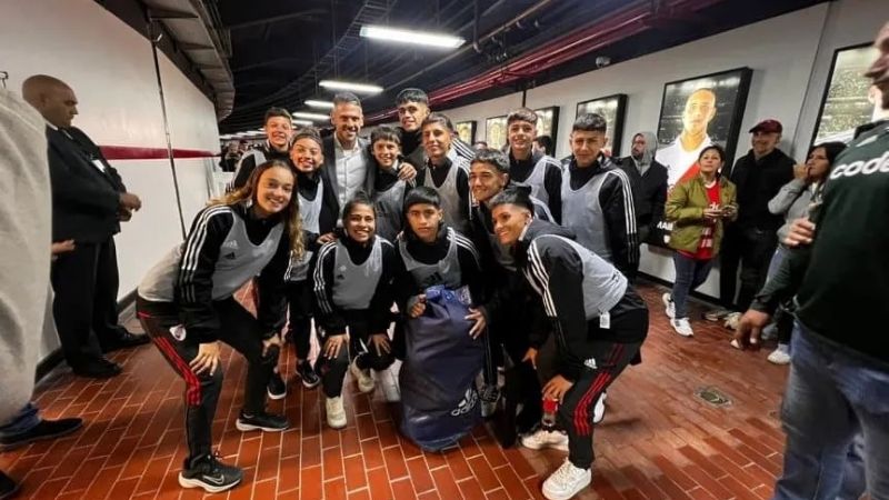 River es líder porque jugó con “12” frente a Unión