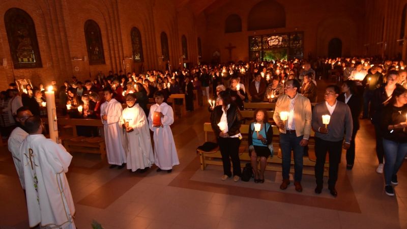 Se llevó a cabo la solemne Vigilia Pascual con una gran concurrencia de fieles