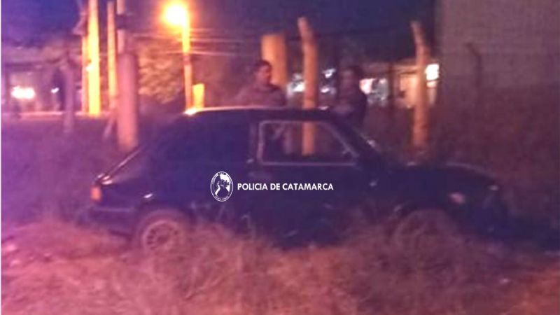 Alcoholizado chocó contra un poste de la energía