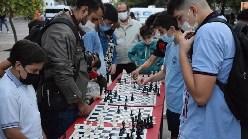 Progresar y Ajedrez Educativo en la Plaza 25 de Mayo
