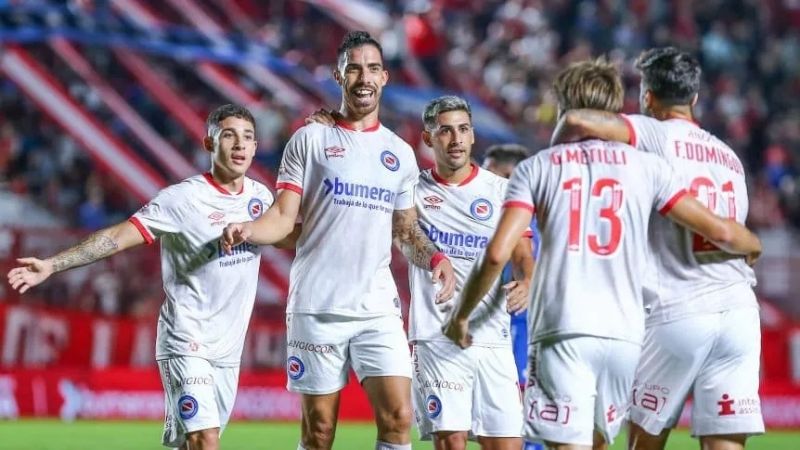 El “Bicho” ganó goleando y el Guapo” con “ayudín”