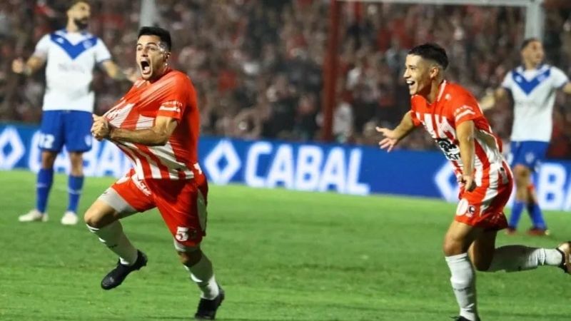 Defensa golea y arrima; triunfazo de Instituto