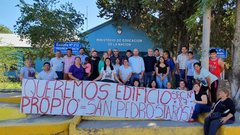 "Los chicos se pelean literalmente por un banco en la escuela"