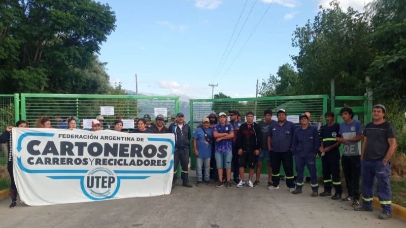 Bloquean el ingreso de la planta de tratamiento de residuos