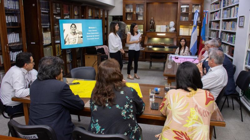 Senadores y senadoras se capacitan en Ley Micaela