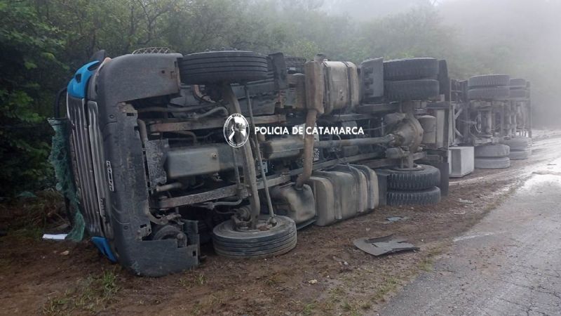 Volcó un camión en la Cuesta del Totoral