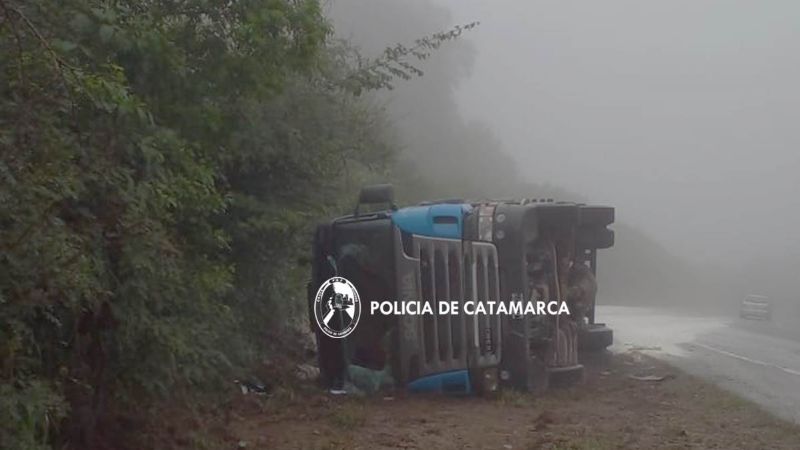 Volcó un camión en la Cuesta del Totoral