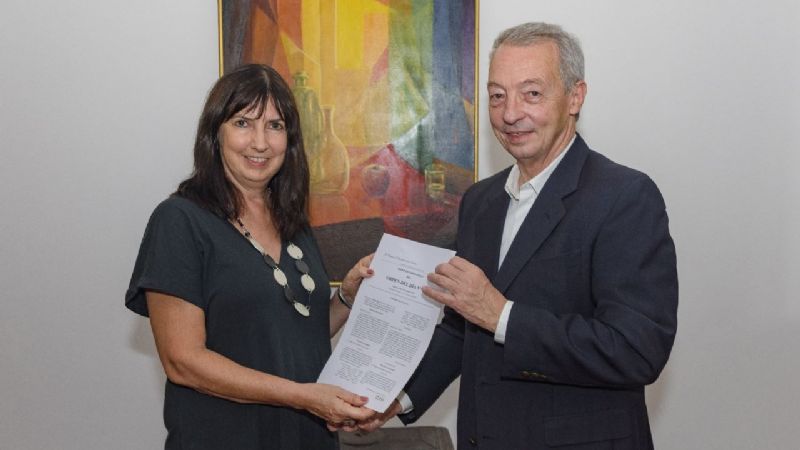 Destacan en el Congreso el libro sobre Caravati de Marcia Lobo Vergara