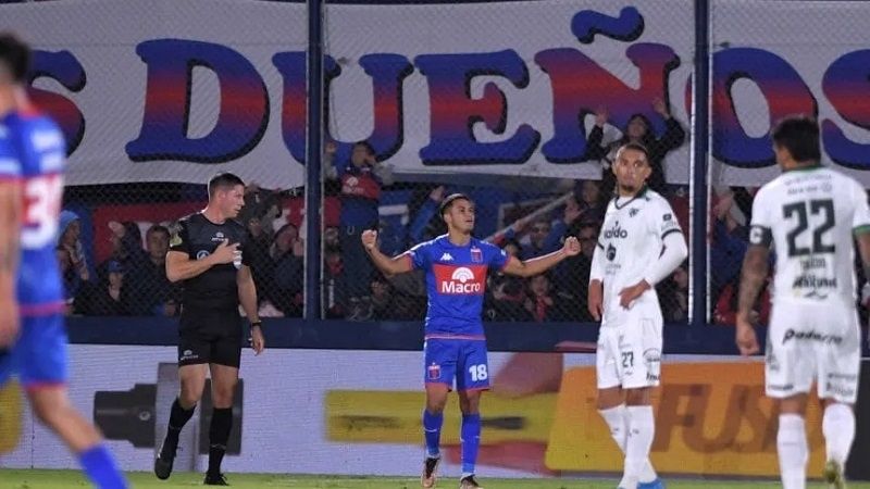 Tigre venció a Sarmiento, que se complica abajo