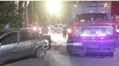 Un camión perdió el control y chocó contra un auto