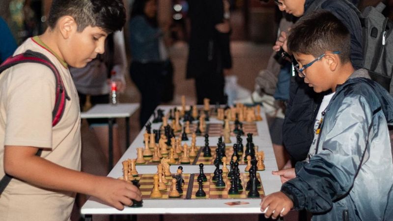 Educación celebró el Día del Ajedrez Escolar en la Plaza 25 de Mayo