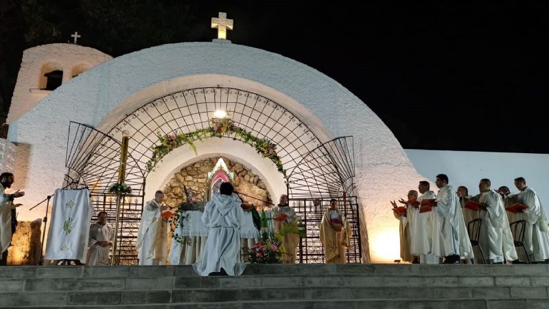 Inicio de las fiestas marianas con  el regreso de la Virgen a La Gruta