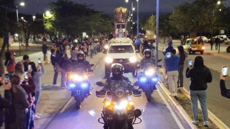 Inicio de las fiestas marianas con  el regreso de la Virgen a La Gruta