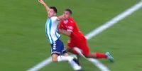 CASI UN METRO fuera del área había sido la falta de Zeballos, que le dio el empate a Racing.